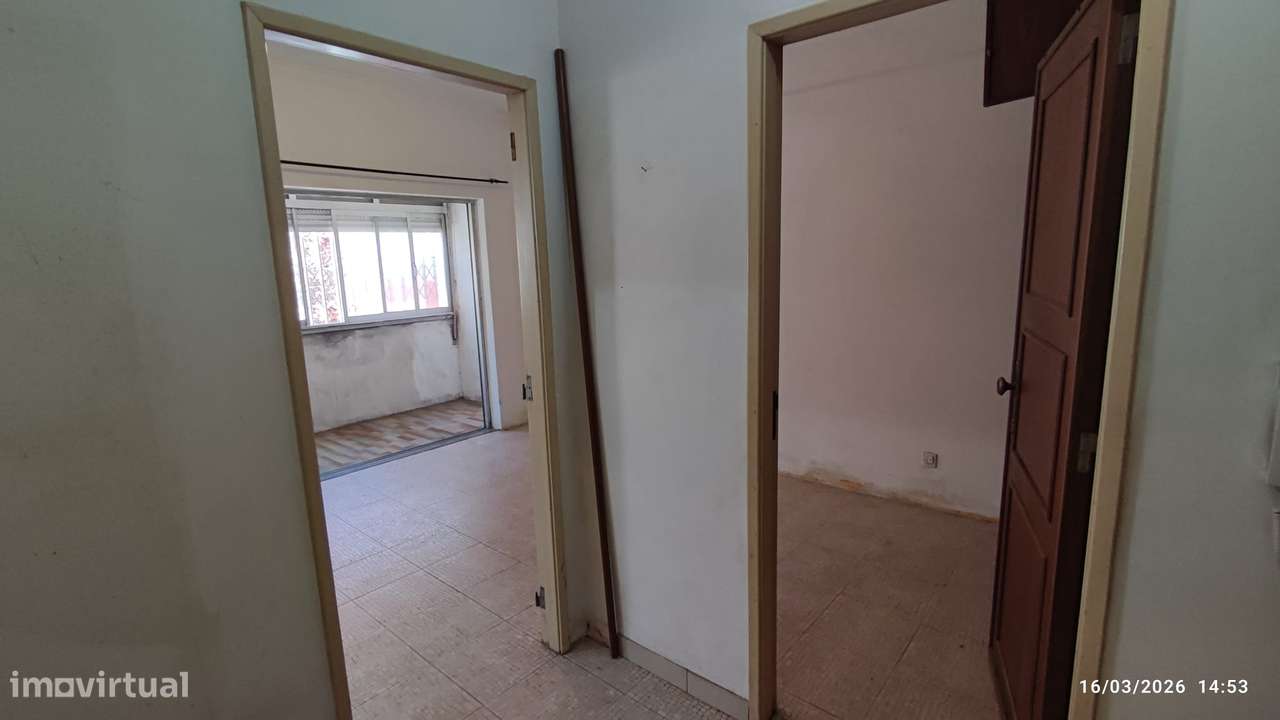 Apartamento T0 para investimento em Linda a Velha-8