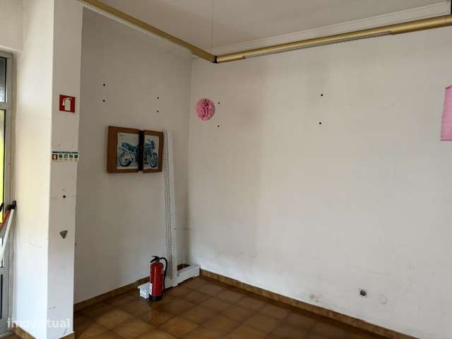 Arrenda-se Espaço comercial bem localizado nas PAIVAS - AMORA - Grande imagem: 3/5