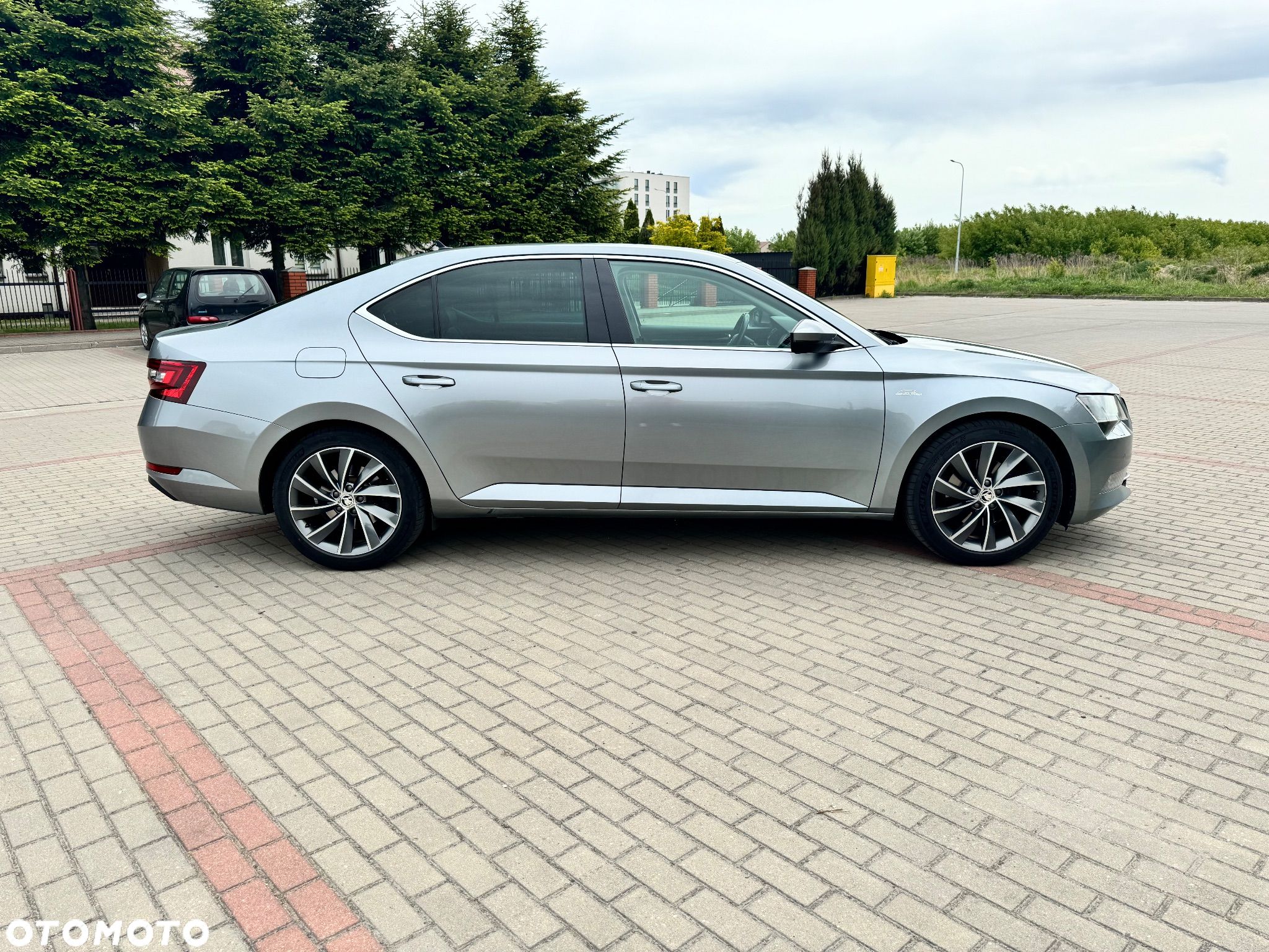 Skoda Superb 2.0 TDI L&K DSG - 1