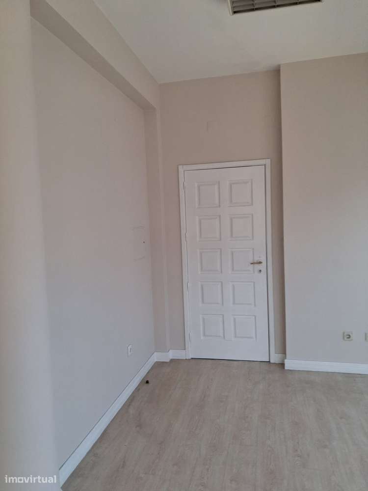 Alugo escritório bem situado em V.n. de Famalicão - Grande imagem: 3/7