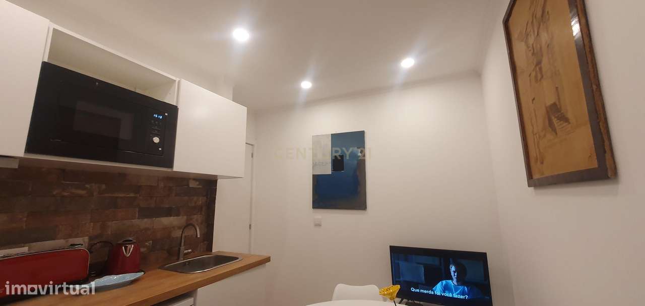 Prédio no Bairro Alto Remodelado com 3 Apartamentos e Loja, um Sonho p-46