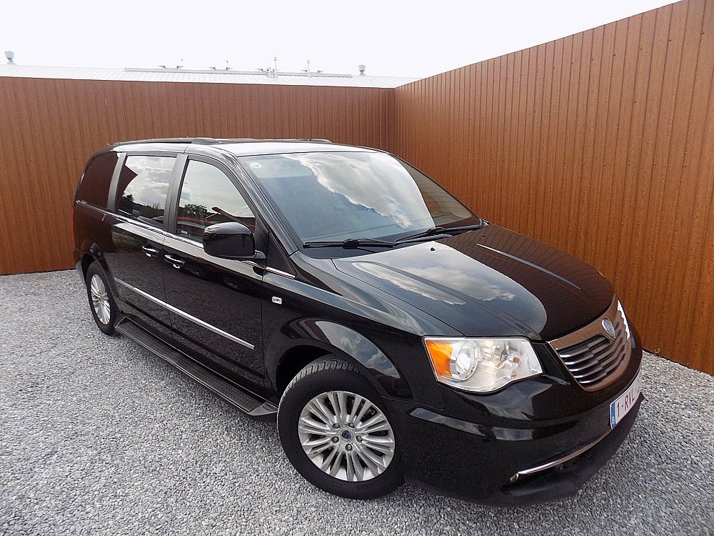 Lancia Voyager 2.8 CRD16v Silver 2012