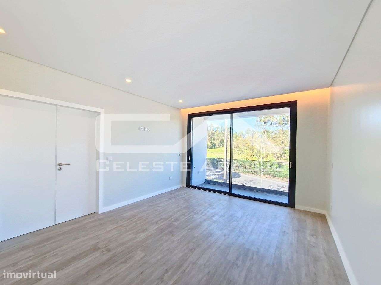 Moradia T3+1 Nova em Espinho-44