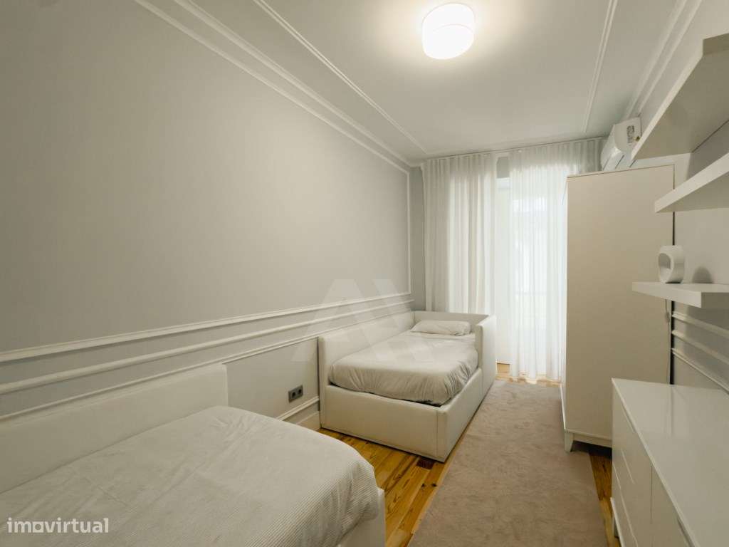 Apartamento T2 Totalmente Renovado e Mobilado em Lisboa-17