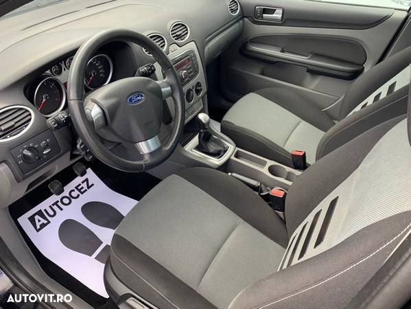 Ford Focus 1.6 16V Style+ - 18