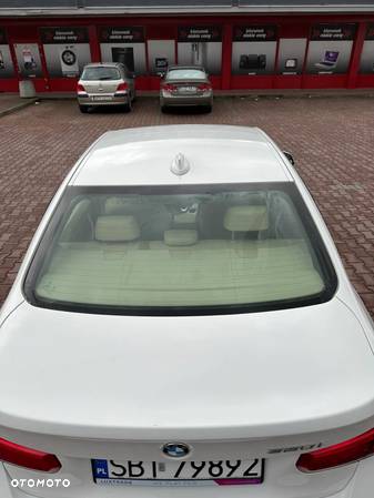 BMW Seria 3 320i Luxury Line - 17