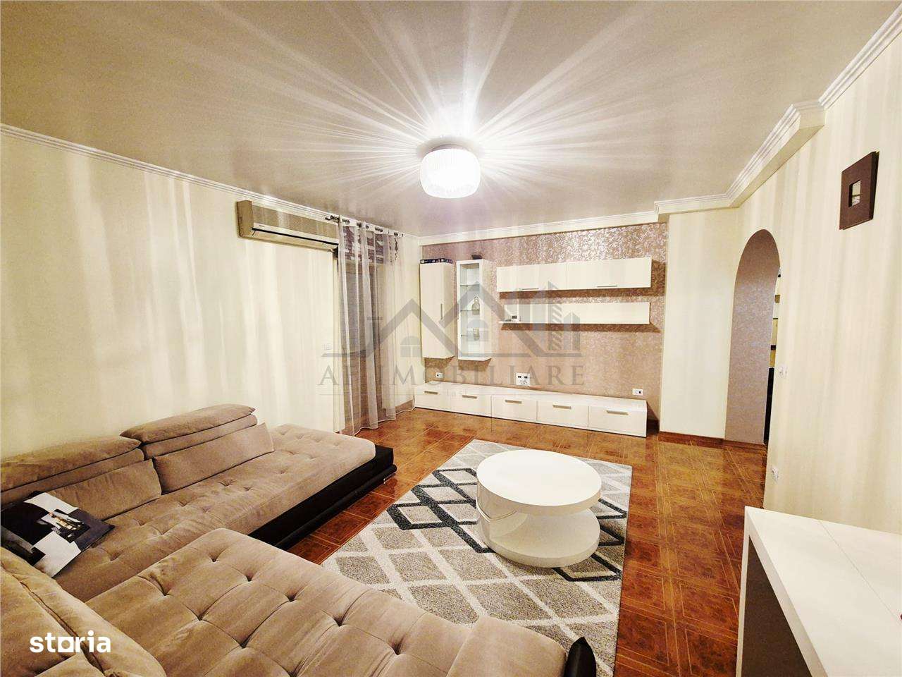 Apartament cu 4 camere, cu parcare-utilatmobilat - Imagine principală: 3/14