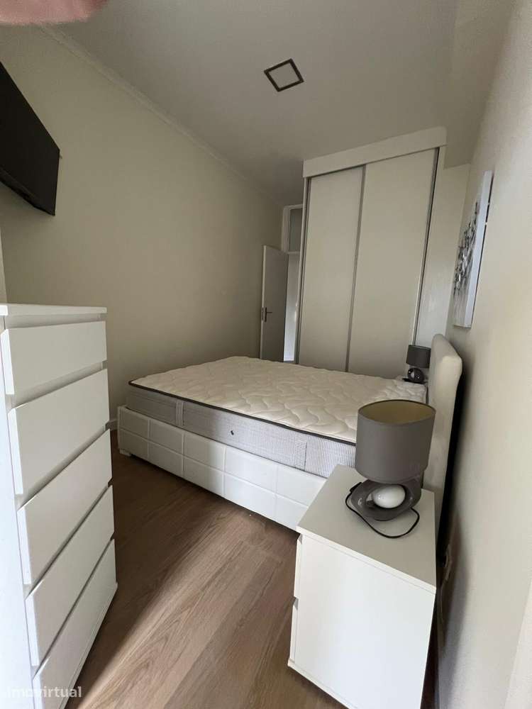 T1 Porto  Rua da Alegria    Metro Marquês  Remodelado e Mobilado-22