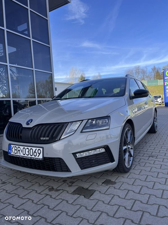 Skoda Octavia Combi 2.0 TDI DSG RS - 24