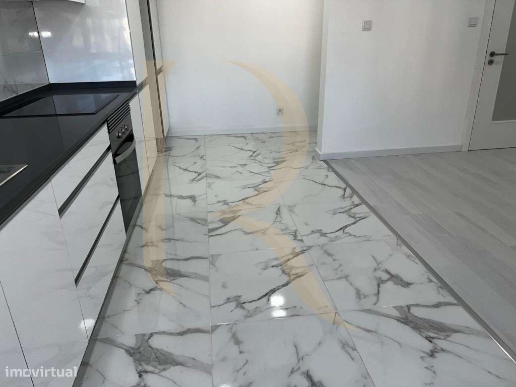 Apartamento T2 com quintal totalmente remodelado no Laranjeiro - Grande imagem: 4/18