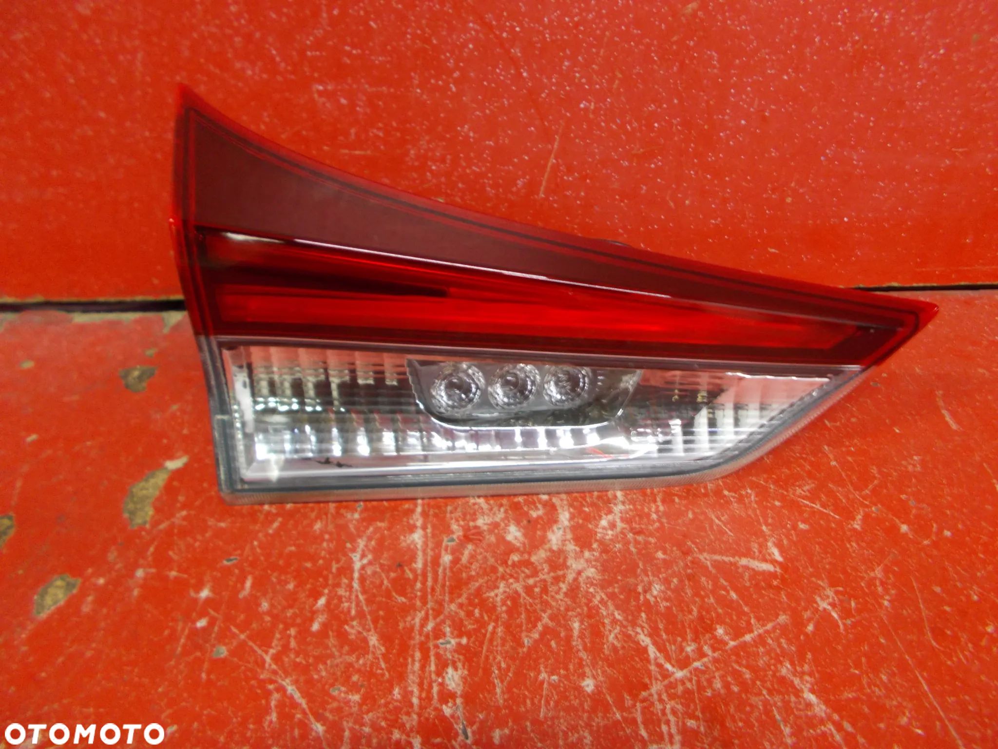 TOYOTA AURIS II LIFT KOMBI LAMPA LEWA TYŁ LED - 1