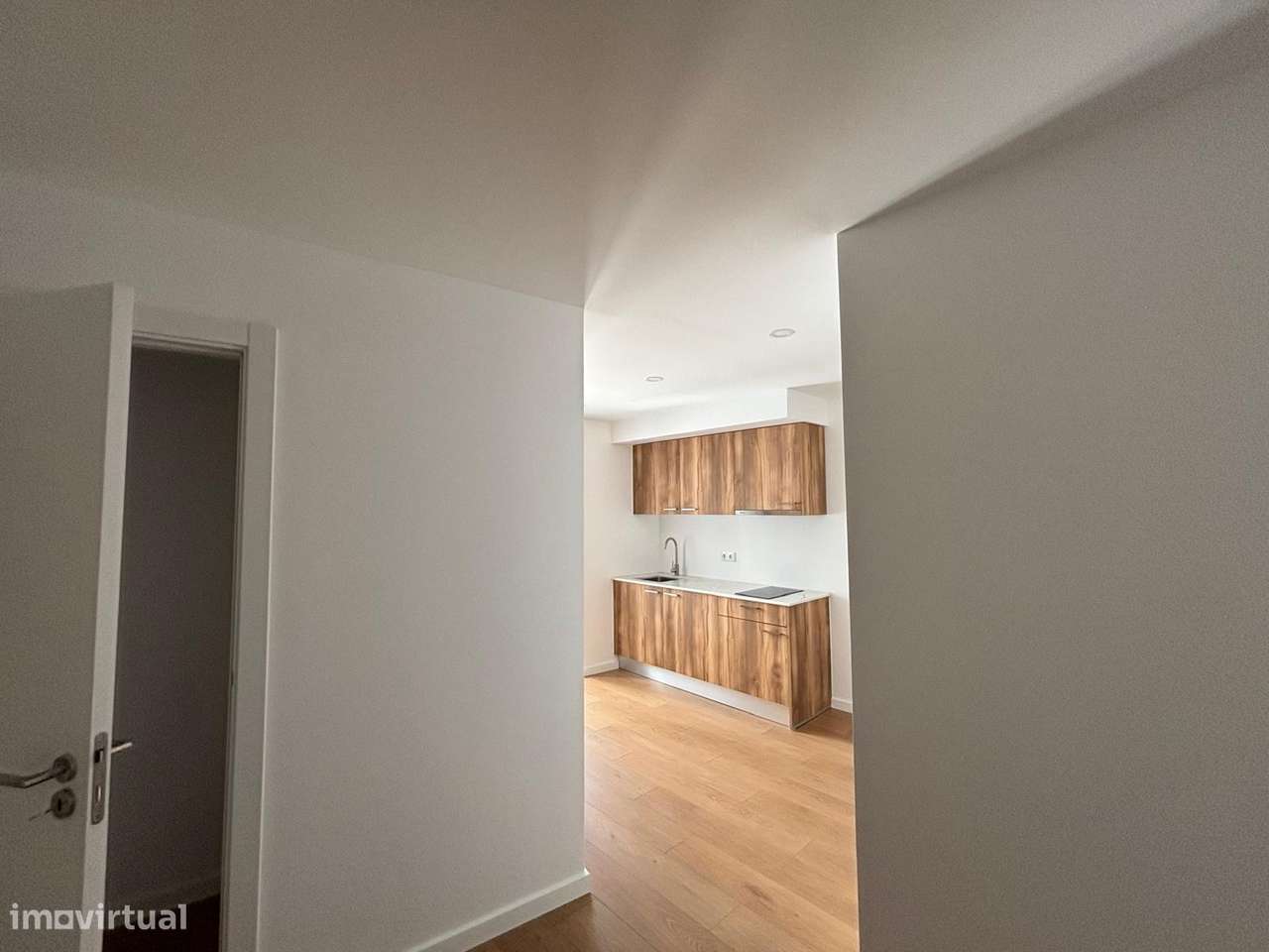 venda de magnifico prédio na Rua da Matemática (4 T0´s e 5 T1's) - Grande imagem: 4/60