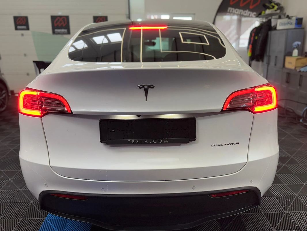 Tesla Model Y Long Range Dual Motor AWD - 35