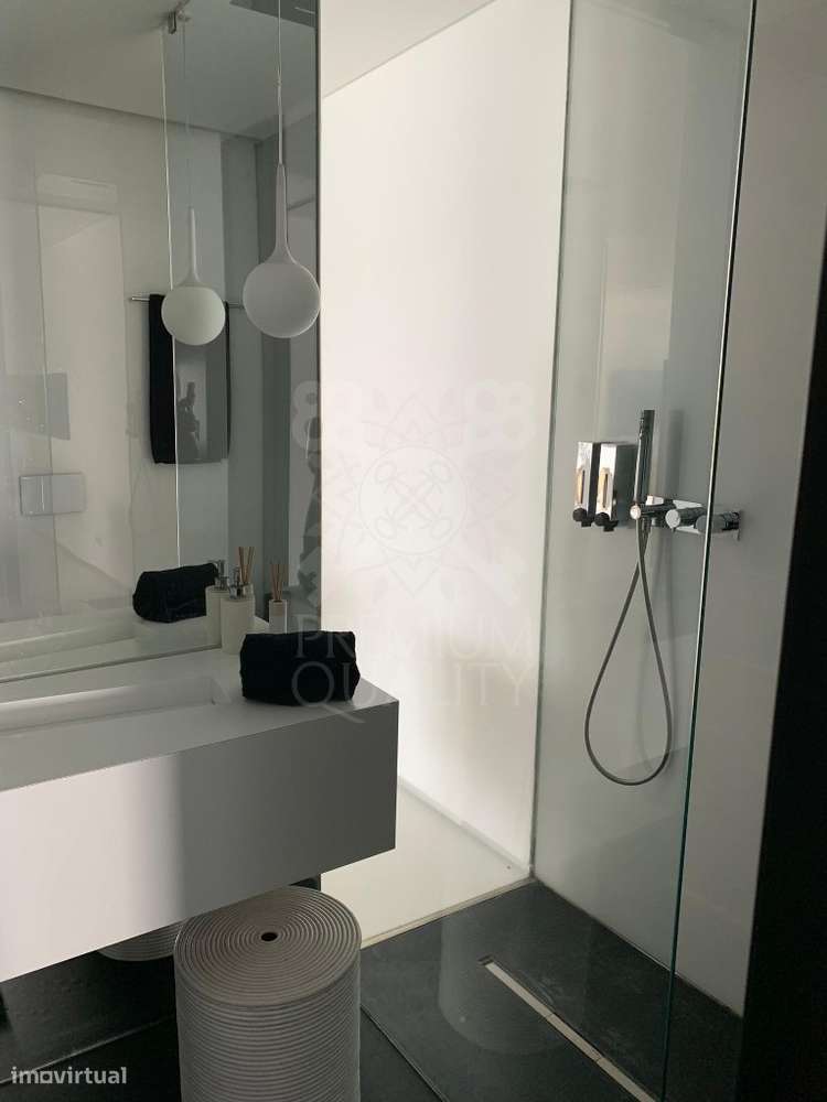 Apartamento T3 totalmente remodelado com terraço e vista mar em Sesimb-28