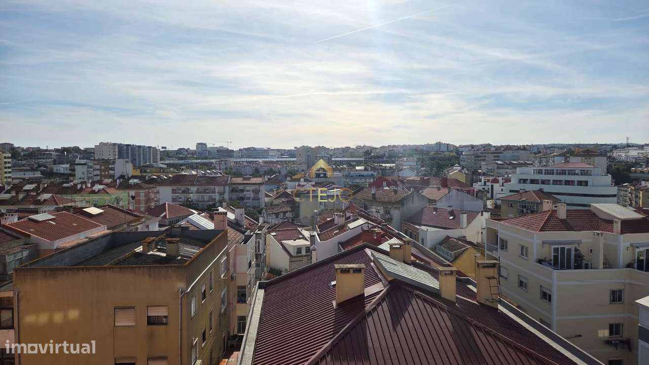 Apartamento T3 com Vista Rio em Sacavém-36