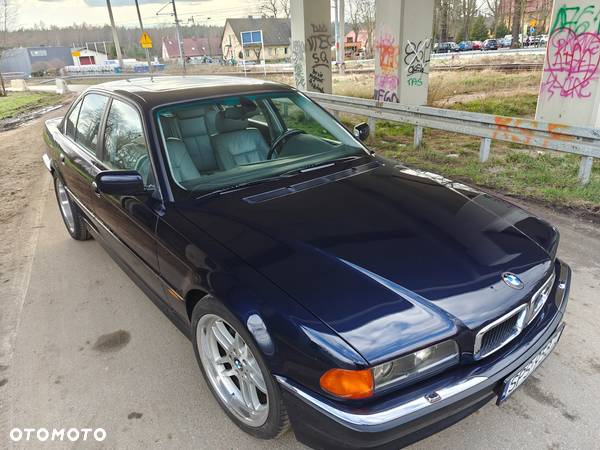 BMW Seria 7 740i - 34