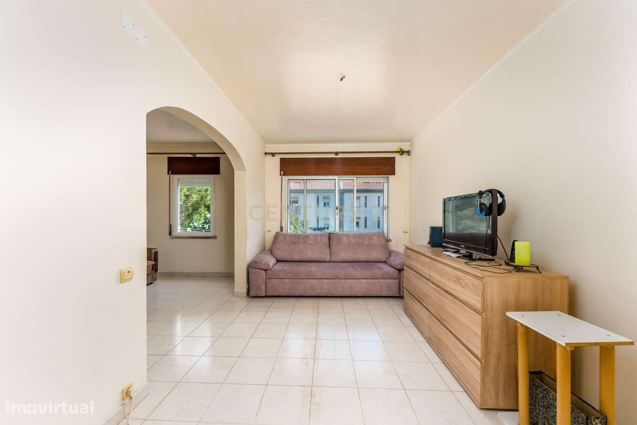 Apartamento T4 convertido em T3 | Mira-Sintra-3