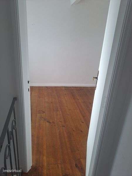 Aluga-se casa T2 - Grande imagem: 5/12