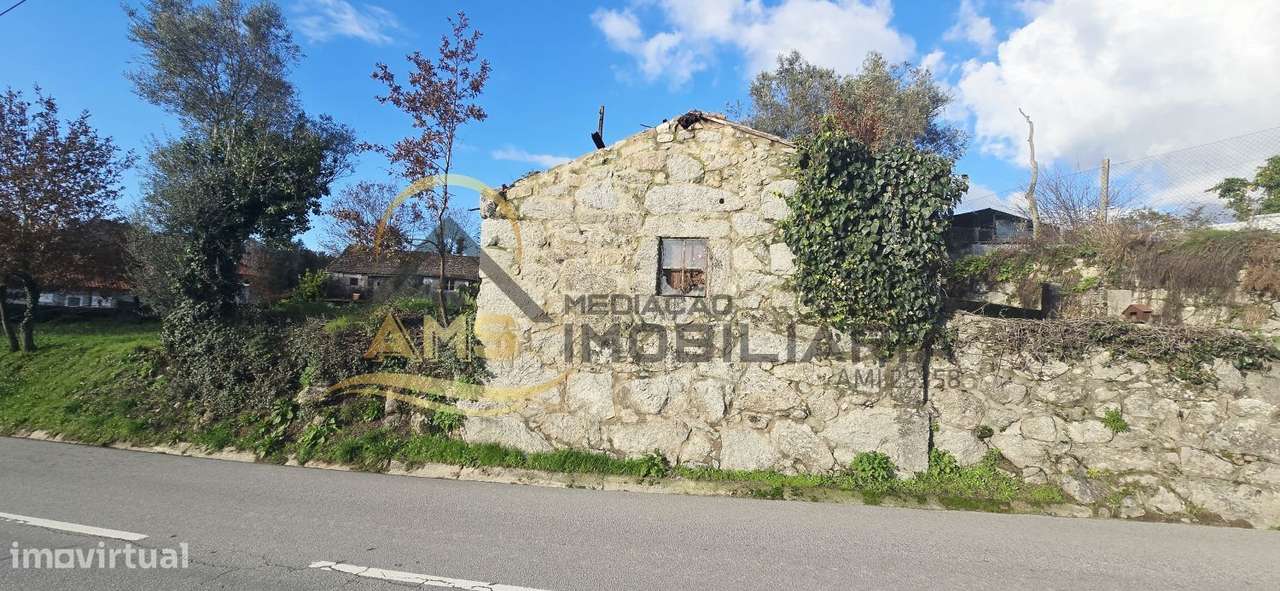 DUAS MORADIAS COM ARTIGOS INDEPENDENTES PARA RESTAURO - Grande imagem: 4/23