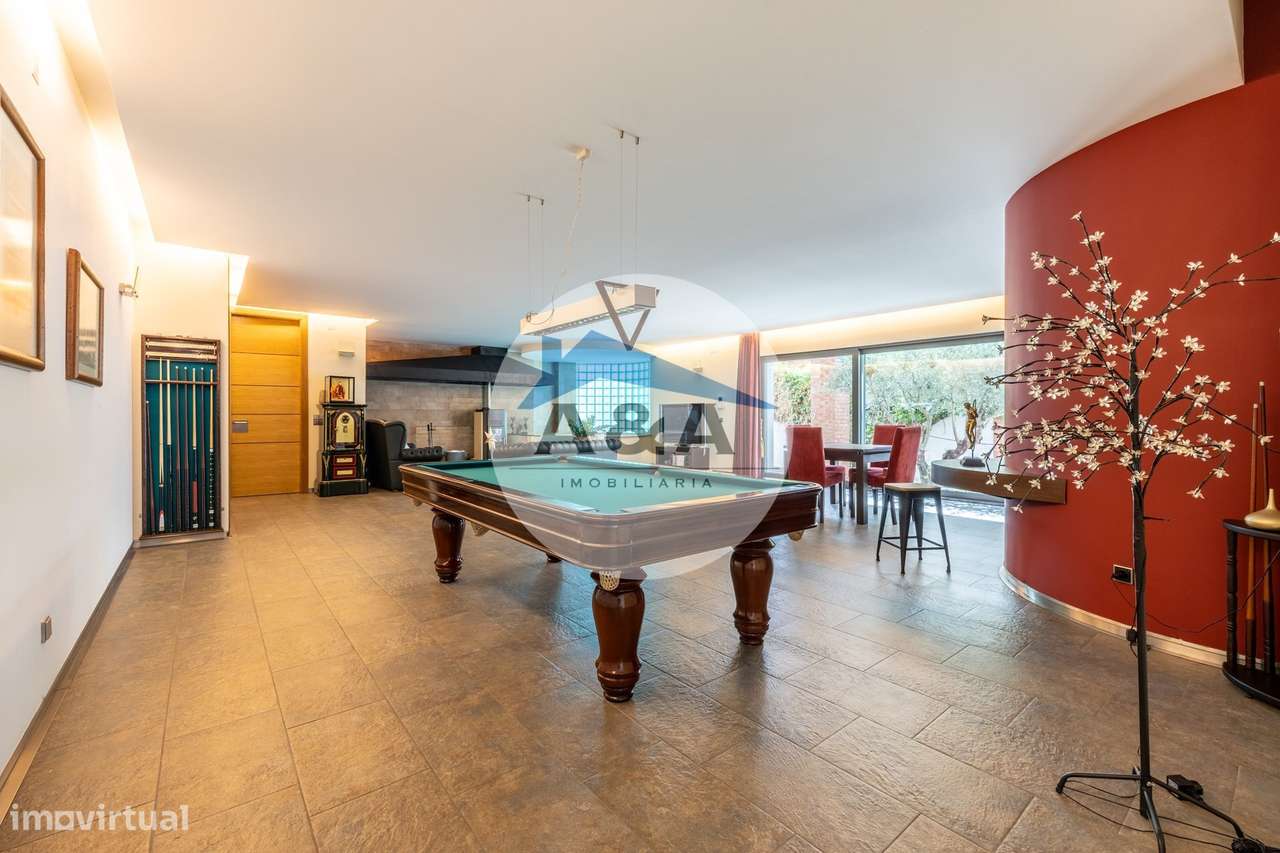 Exclusiva Propriedade de Luxo com Áreas Generosas e Próxima das Praias-59