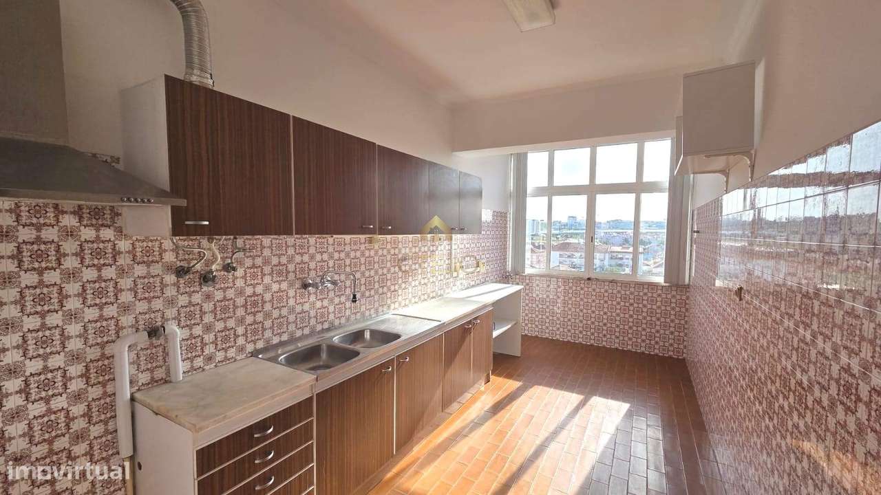 Apartamento T3 com Vista Rio em Sacavém-8