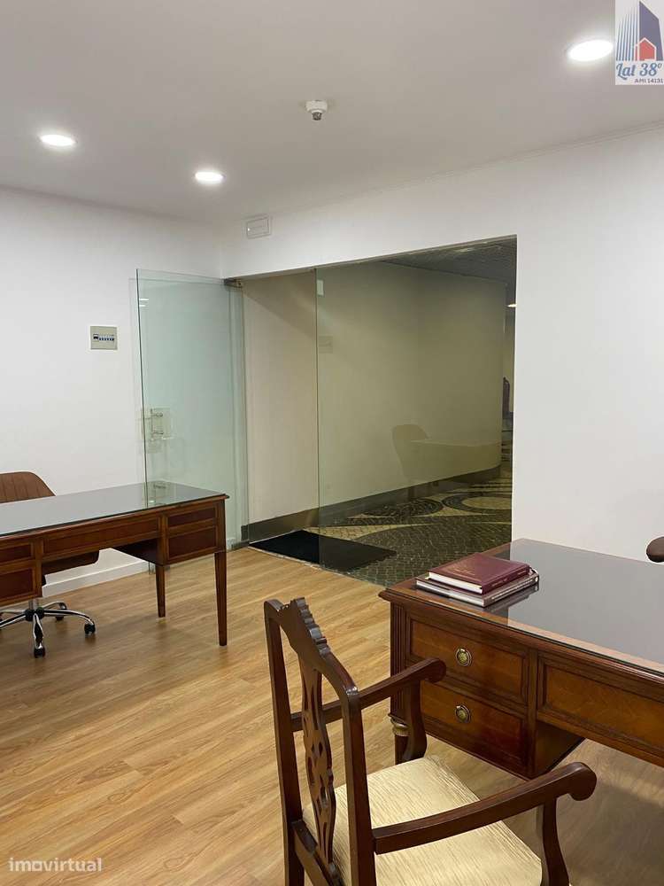 ESPAÇO COMERCIAL / ESCRITÓRIO À VENDA – RUA CASTILHO, LISBOA - Grande imagem: 4/8