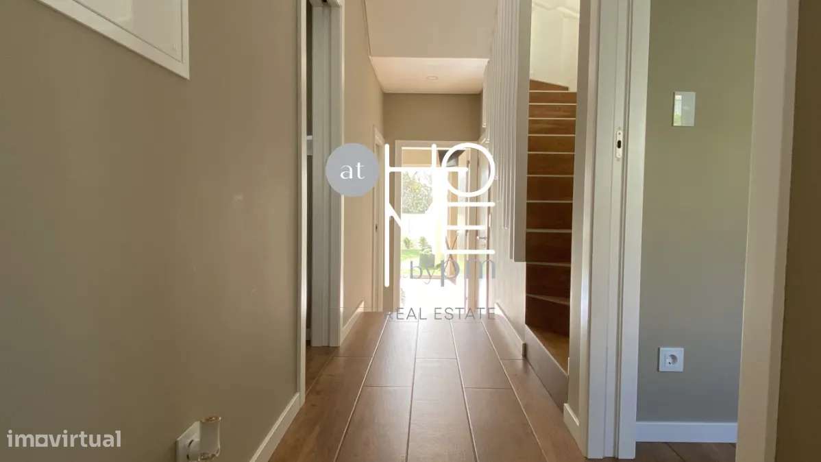 Caramão da Ajuda | Moradia T3 geminada única | Com garagem e terraço-25