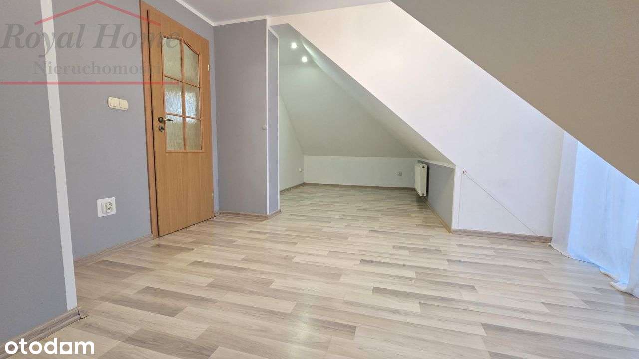 Przestronny, b. ładny, zadbany wolnostojący dom.-12