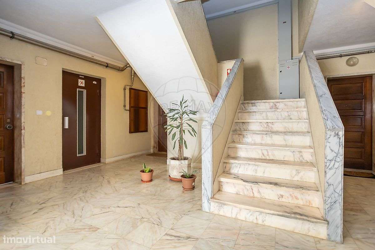 Apartamento T2 para venda em Paio Pires-18