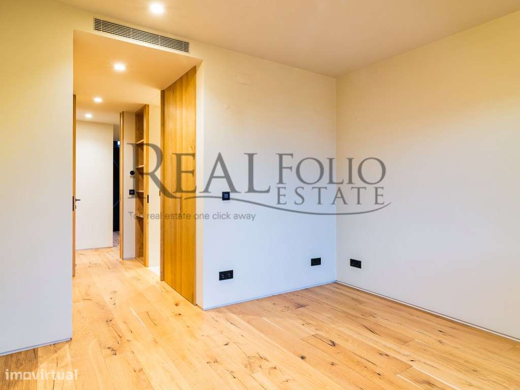 Moradia T5 com acabamentos de luxo e vista panorâmicas sobre a Baia...-31
