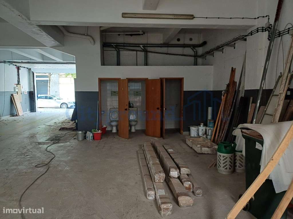 Excelente prédio renovado, de 10 fracções, em Benfica-37