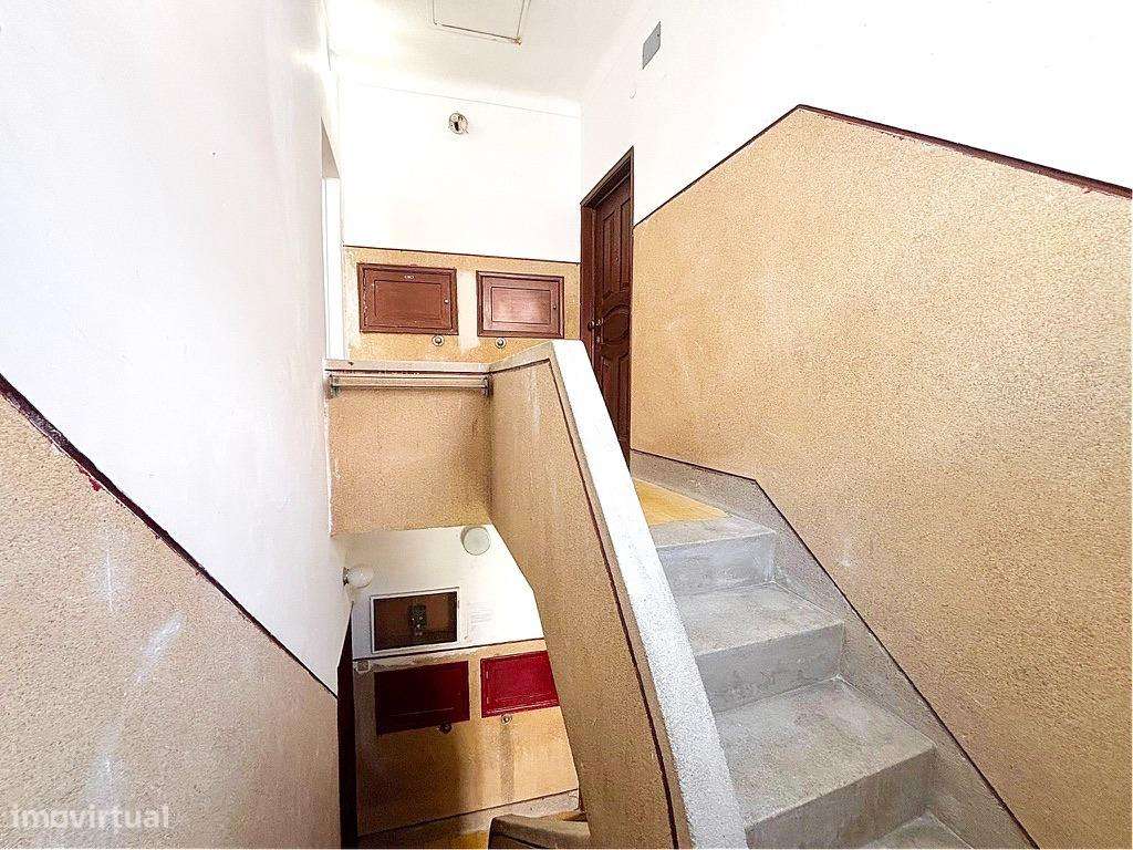 T2 Remodelado com Excelente Luz Natural no Forte da Casa!-21