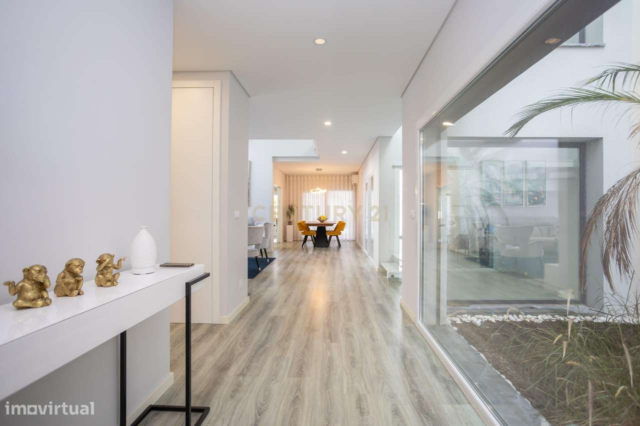 Moradia Isolada T4 de 2020, com piscina, num lote de 508m2 - Grande imagem: 4/60