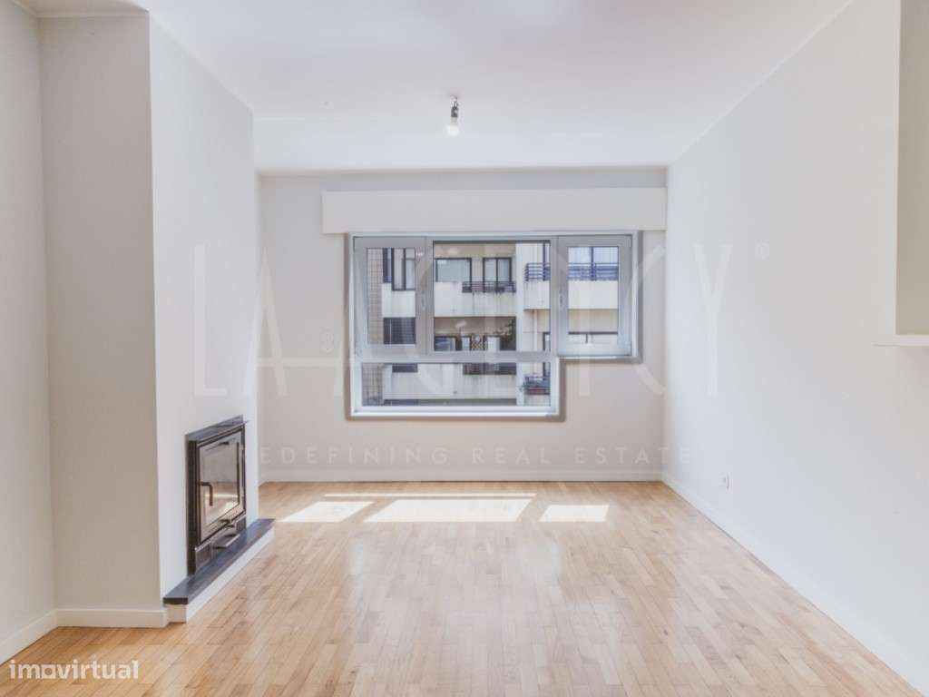 T2 reabilitado, frente à Praça Rainha D. Amélia. - Grande imagem: 3/39