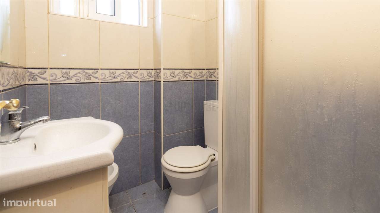 Apartamento T3 com Garagem Fechada - Bairro Santa Eugénia-9