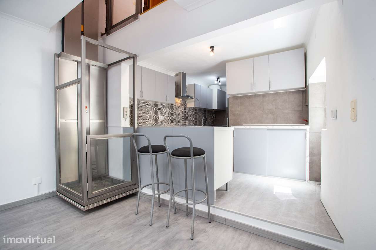Moradia Duplex, com 2 quartos, junto à Igreja da Memória - Grande imagem: 4/21