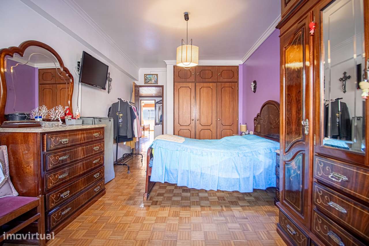 Apartamento T3 c/ 2 WCs e Sala c/ Lareira em Monte Abraão, Sintra-21