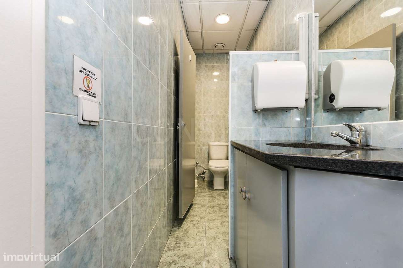 Escritório, loja e armazém com 550 m² em Linda-a-Velha, pronto a funci-22