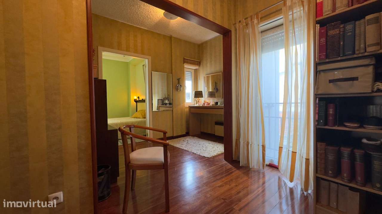 Moradia T6 - 220m2 - 3 pisos - 2 garagens - Barro - Pinheiro de Loures-27