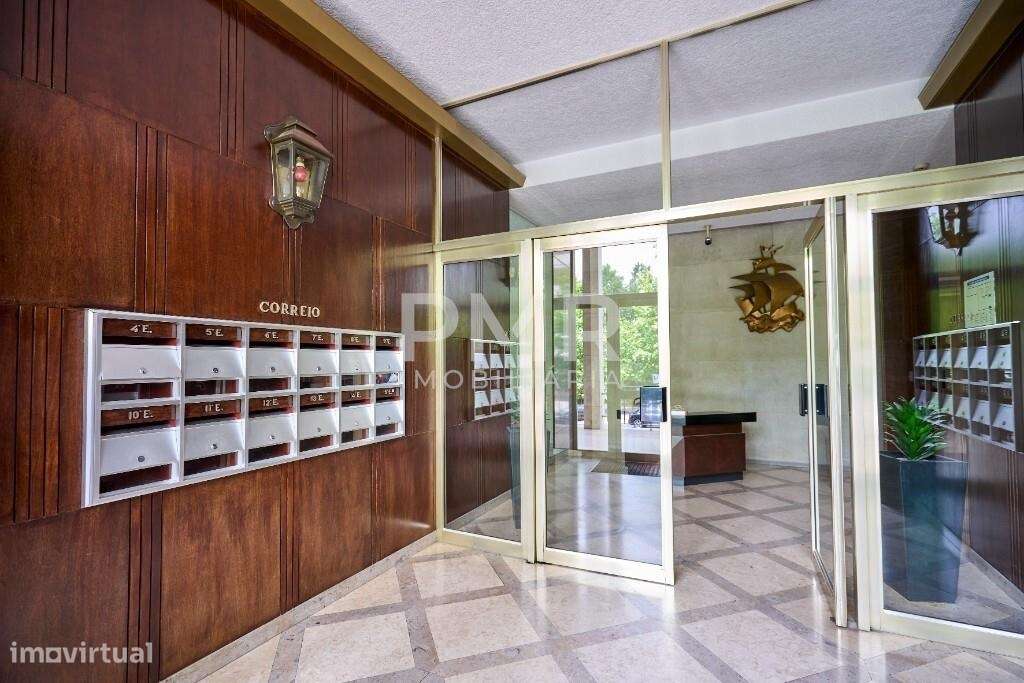 Apartamento T5 (ex T6) Avenida Estados Unidos da América-24