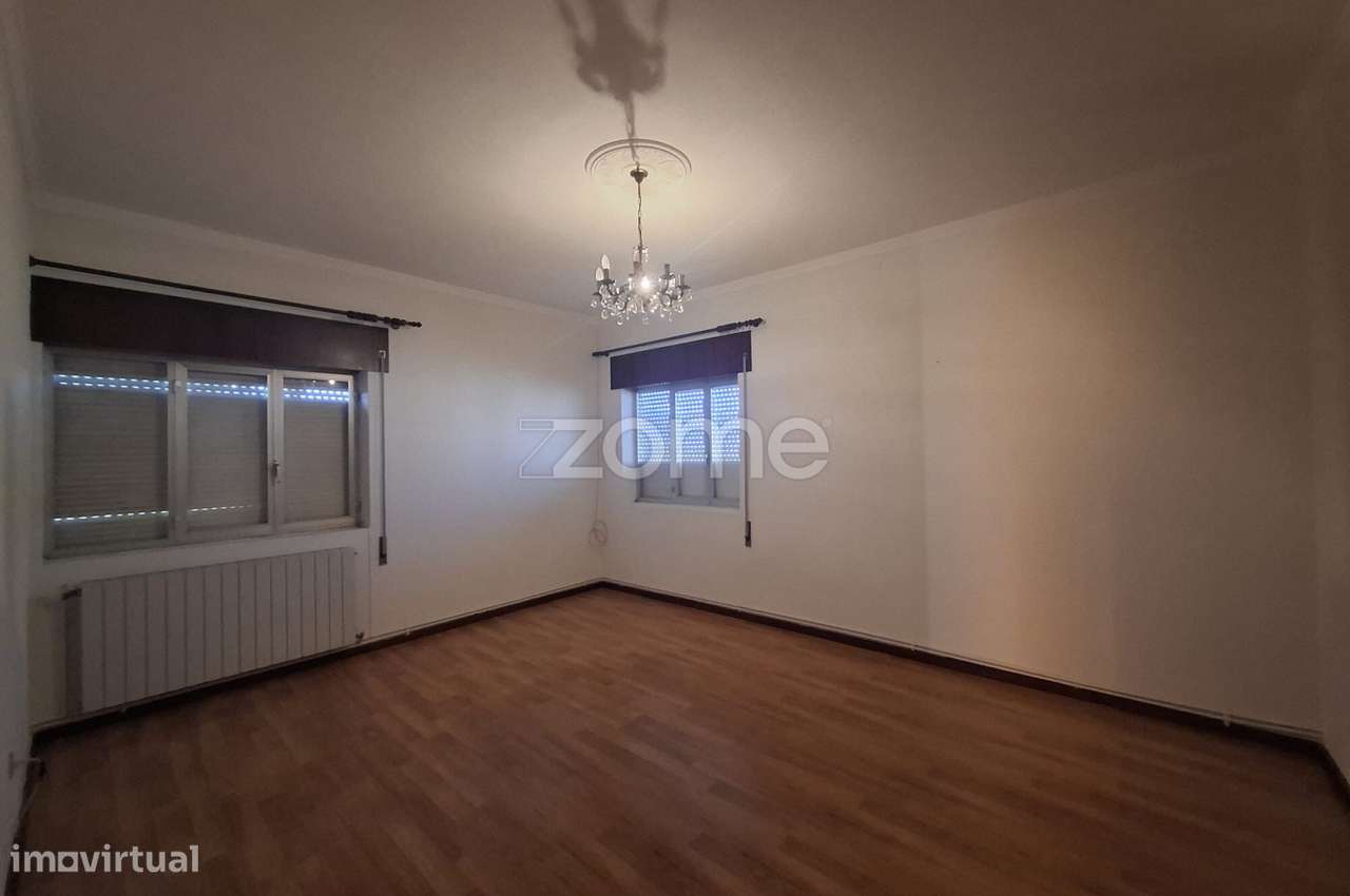 Espetacular Moradia T4 com Jardim e Garagem em Chaves-10