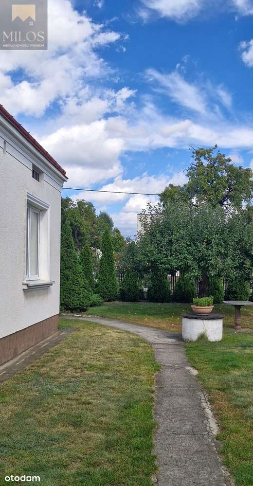 Parterowy dom z dużą działką na Bielanach-18