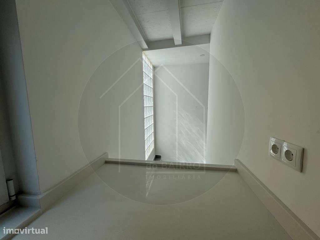 Estúdio T0 moderno, edifício reabilitado, Mourilhe-Mangualde-4