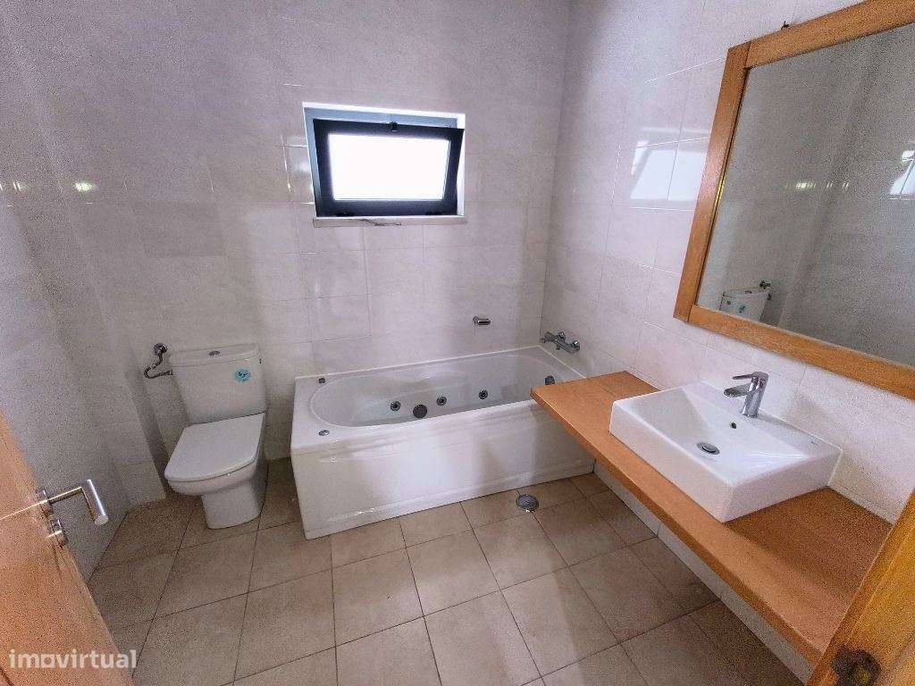 Moradia T5 Moderna no Feijó com 296 m² e Garagem de 100 m²  Confort...-17