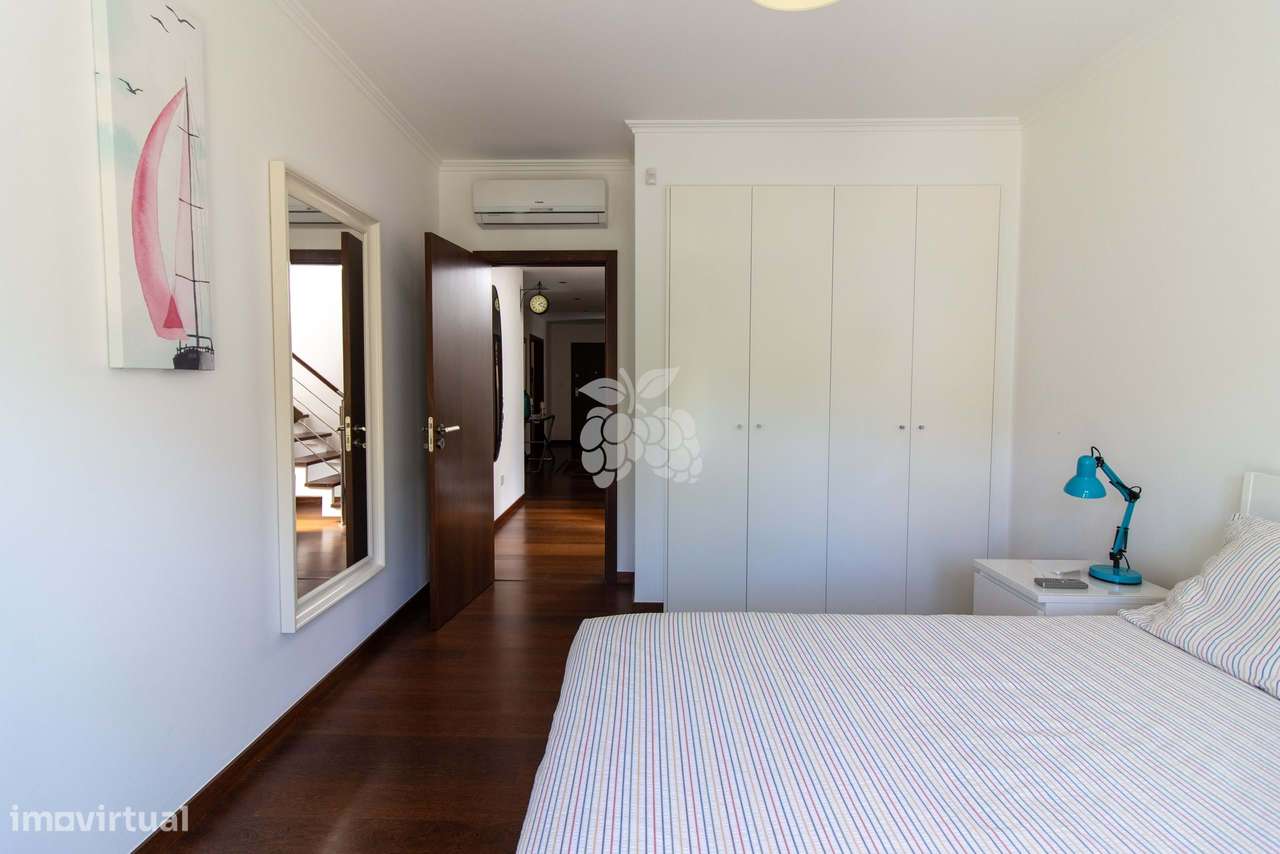 Apartamento T4 Duplex Costa da Guia-17