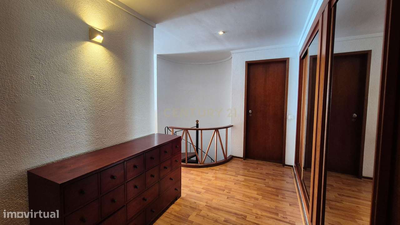 Apartamento Duplex T2 com Vista Mar em Sesimbra, Setúbal - Grande imagem: 2/19