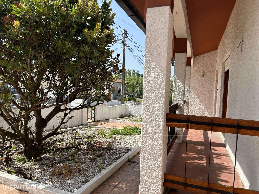 Moradia T3 com pátio e sótão amplo - Centro de Ílhavo-20