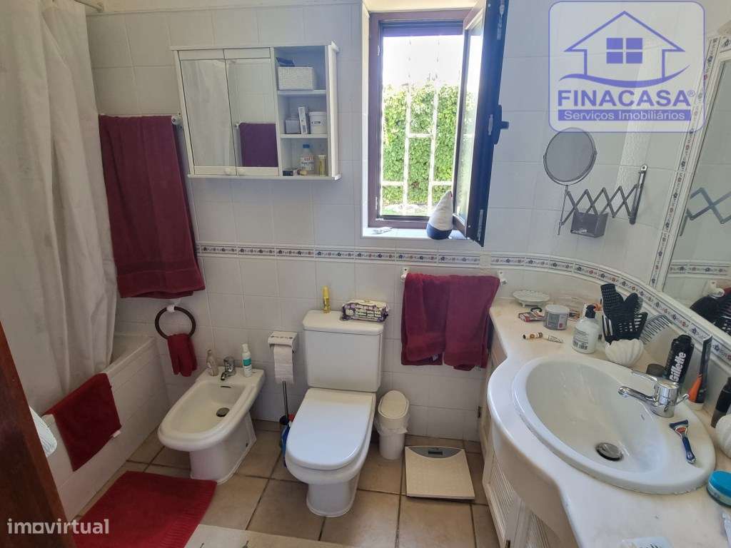 Moradia V3 toda térrea isolada com piscina,jardim e garagem - Vilam...-43