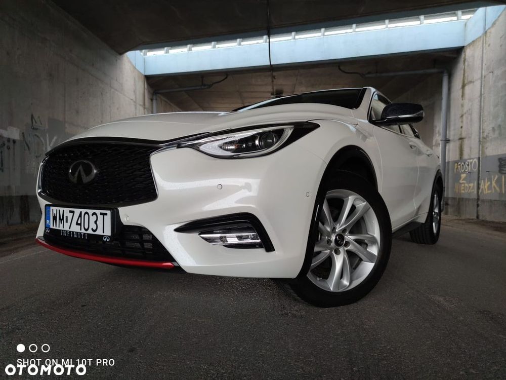 Infiniti Q30