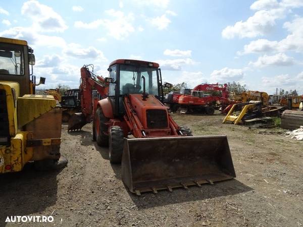 Dezmembrez buldoexcavator New Holland - 6